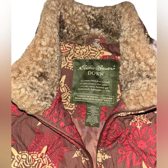 Eddie Bauer Festive Snowflake Puffer Vest - Picture 2 of 6